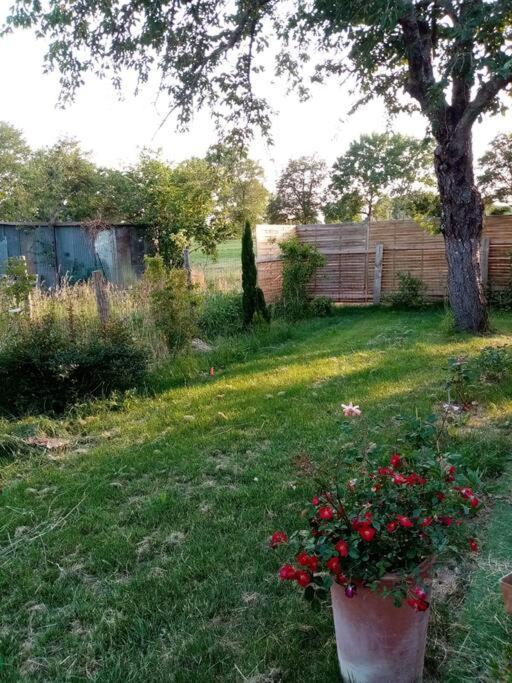 Chalet Pour Deux Personnes Saint-Pierre-du-Lorouër Exteriör bild