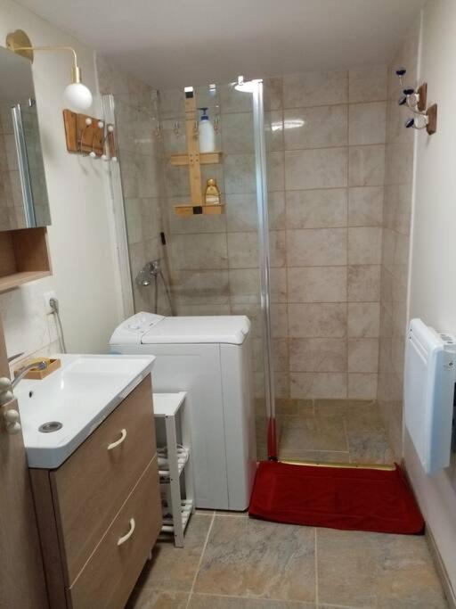 Chalet Pour Deux Personnes Saint-Pierre-du-Lorouër Exteriör bild